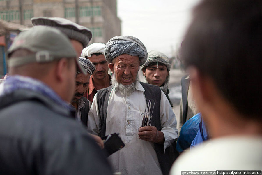 Продавец ножей Мазари-Шариф, Афганистан
