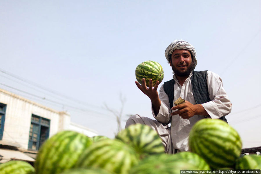 Все знают, что в Афганистане самые вкусные арбузы. Мазари-Шариф, Афганистан