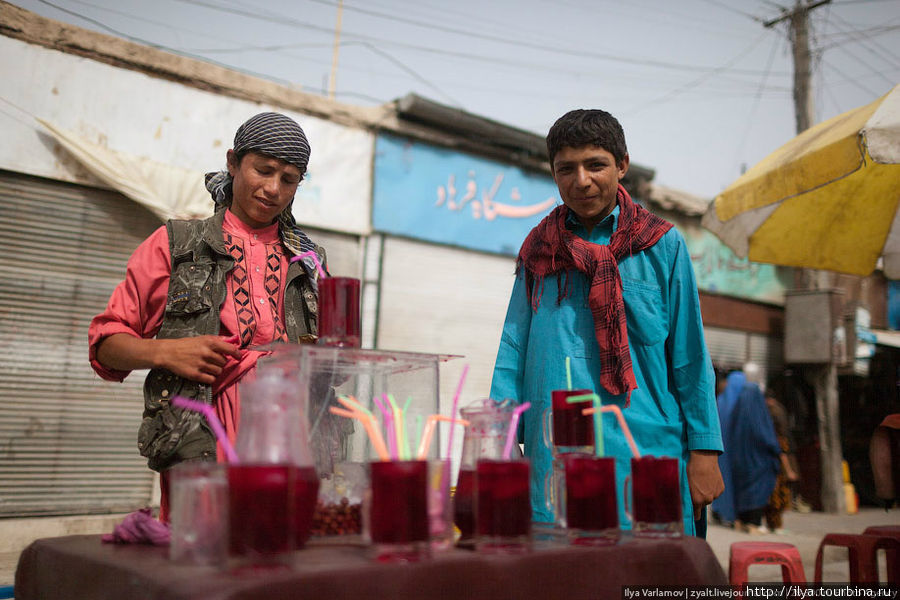 Свежевыжатый вишневый сок со льдом. Мазари-Шариф, Афганистан