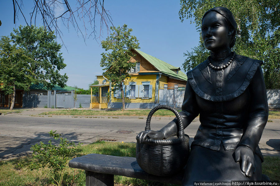 Все новые статуи делают из пластика. Ульяновск, Россия