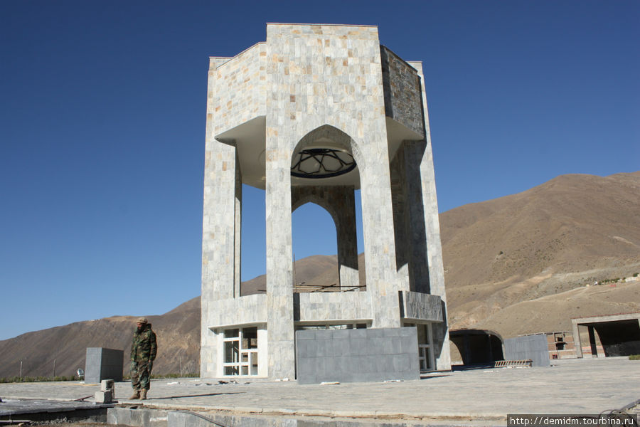 Зьярат над могилой Ахмад Шах Мосуда. Провинция Панджшер, Афганистан