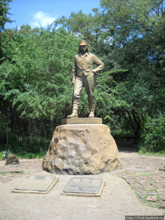 Памятник Д. Ливингстону Виктория-Фоллс, Зимбабве