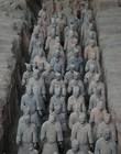 Гора Лишань — это рукотворный некрополь первого императора Цинь. Материал для части статуй брался именно с этой горы. Строительство мавзолея началось в 247 г. до н. э., потребовало усилий более чем 700 тыс. рабочих и ремесленников и длилось 38 лет. Цинь Шихуанди был похоронен в 210 г до н. э. Согласно великому китайскому историку Сыма Цяню, огромное количество драгоценностей и изделий ремесленников было захоронено вместе с императором.Также с императором были заживо погребены 48 его наложниц. Около 8 тысяч скульптур пехотинцев, лучников и конников были спрятаны под землей.