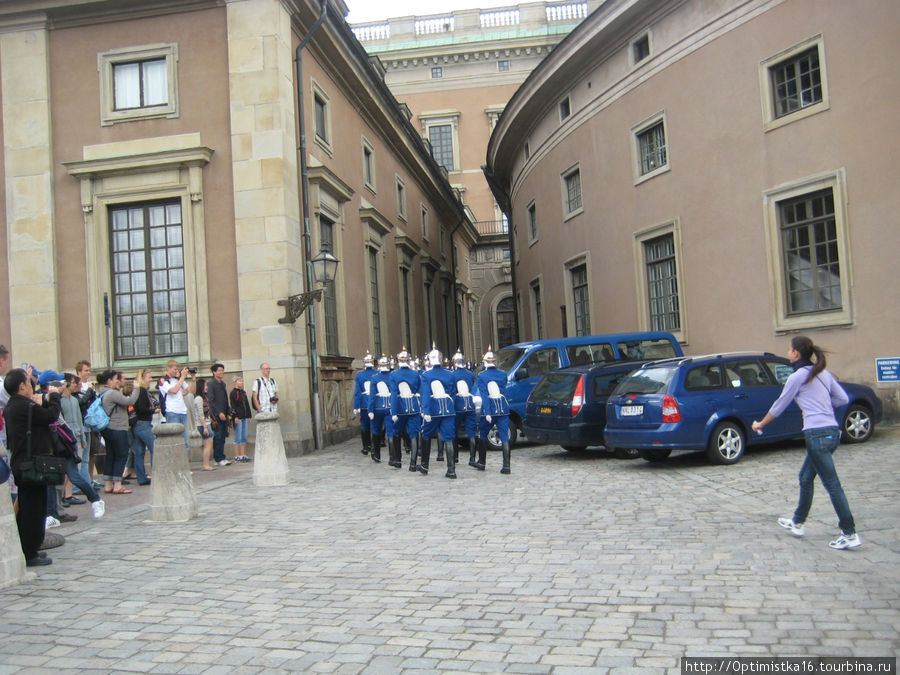 Смена почётного караула у Королевского Дворца в подробностях Стокгольм, Швеция