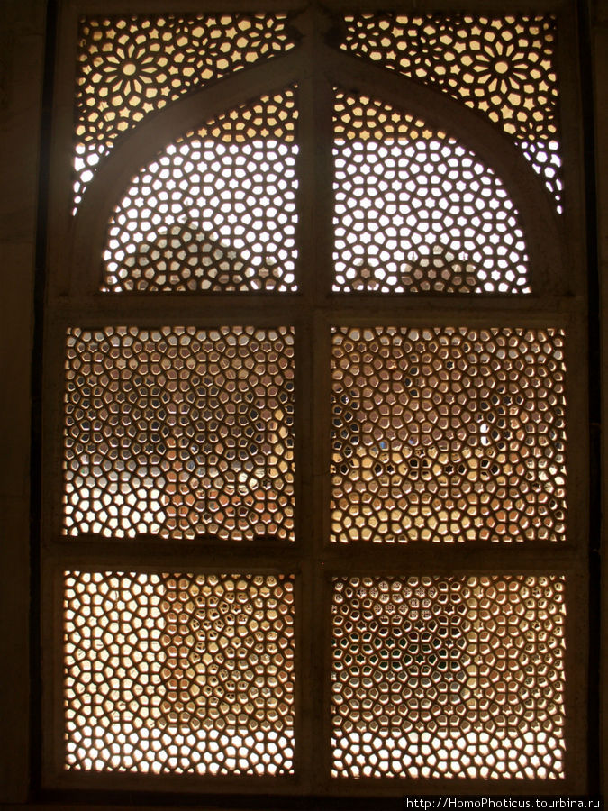 Вид сквозь окно Фатехпур-Сикри, Индия