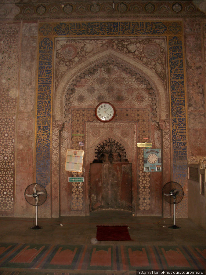 Внутри мечети Фатехпур-Сикри, Индия