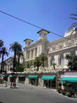 Знаменитое казино, в котором много лет проводился фестиваль популярной итальянской песни. Сейчас он проводится в кинотеатре Аристон (кстати, очень некрасивое здание!)