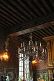 Голландская люстра XVIII века, посеребренная литая бронза, весит более 100 кг.