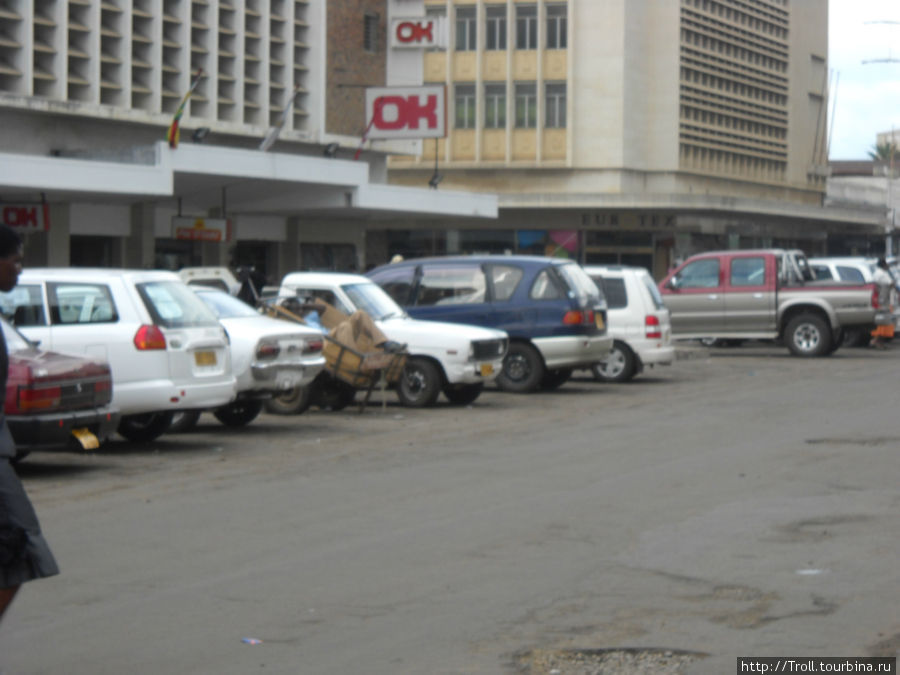 Передвигаемая вручную телега имеет такие же права на парковку, что и автомобили! Зимбабве