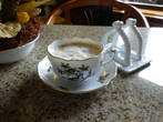 В кафе Apicus Вам подадут пирожные, кофе или чай  в фарфоровой посуде Херенд (Herend) ...