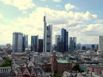 Таким можно увидеть Франкфурт на тысячах туристических открыток и буклетов. И мне открылась легко узнаваемая панорама со смотровой площадки Кайзер Дома (или, по-другому, собора Св.Варфоломея).