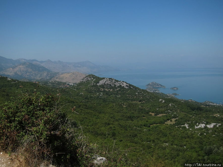 вид с перевала на Скадарское озеро Скадарское озеро, Черногория