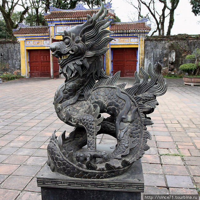 34. Дракон — символ императорской власти. Хюэ, Вьетнам