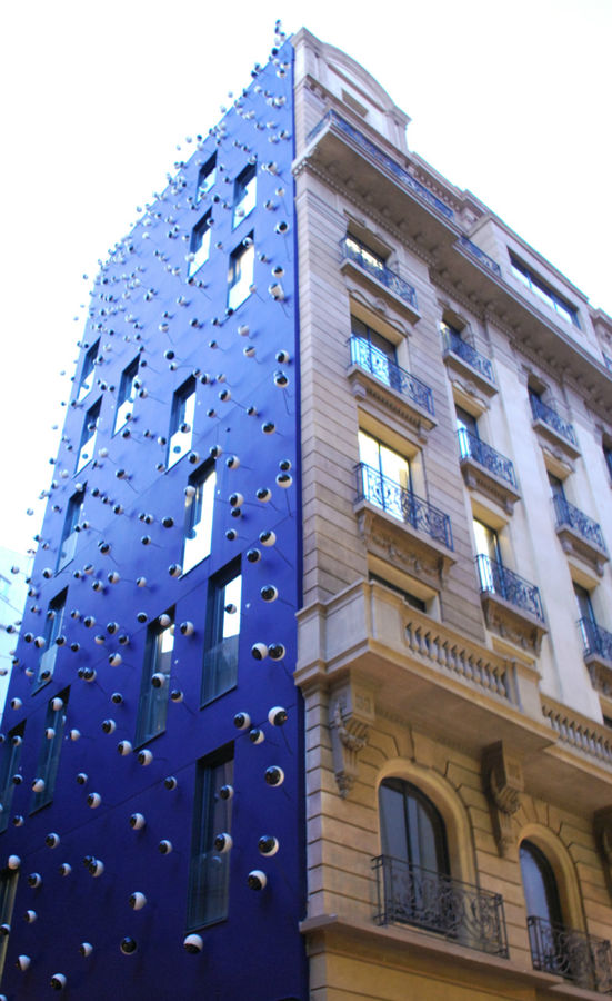 Глазастый дом в Барселоне. Каталунцы — страшные затейники. Испания