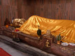 Лежащий Будда