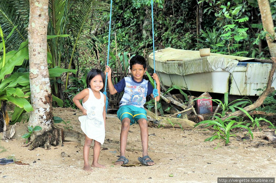 Местные ребятишки Эль-Нидо, остров Палаван, Филиппины