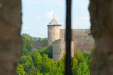 вид со стен Нарвского замка на Ивангородскую крепость