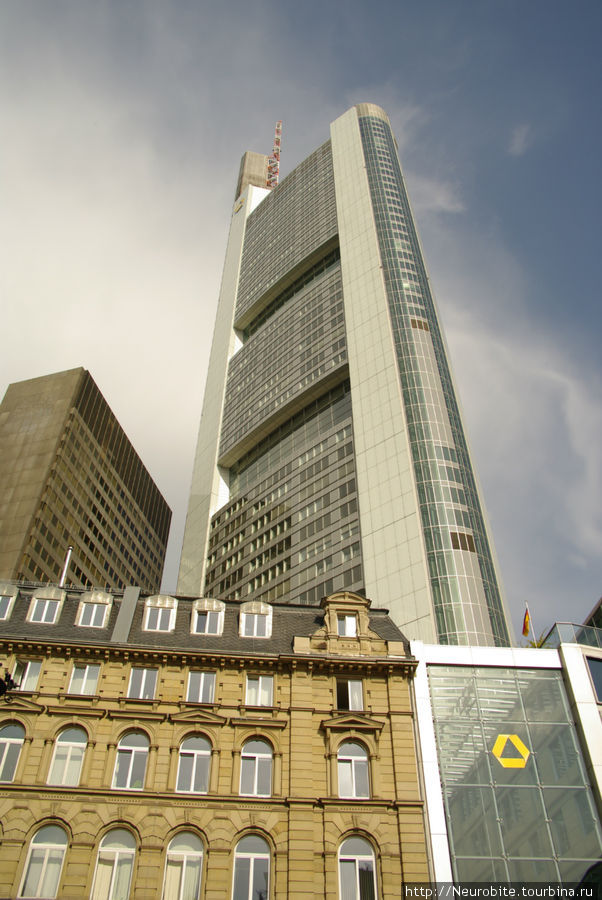 1500 метров меж небоскрёбов к Русскому Консульству Франкфурт-на-Майне, Германия
