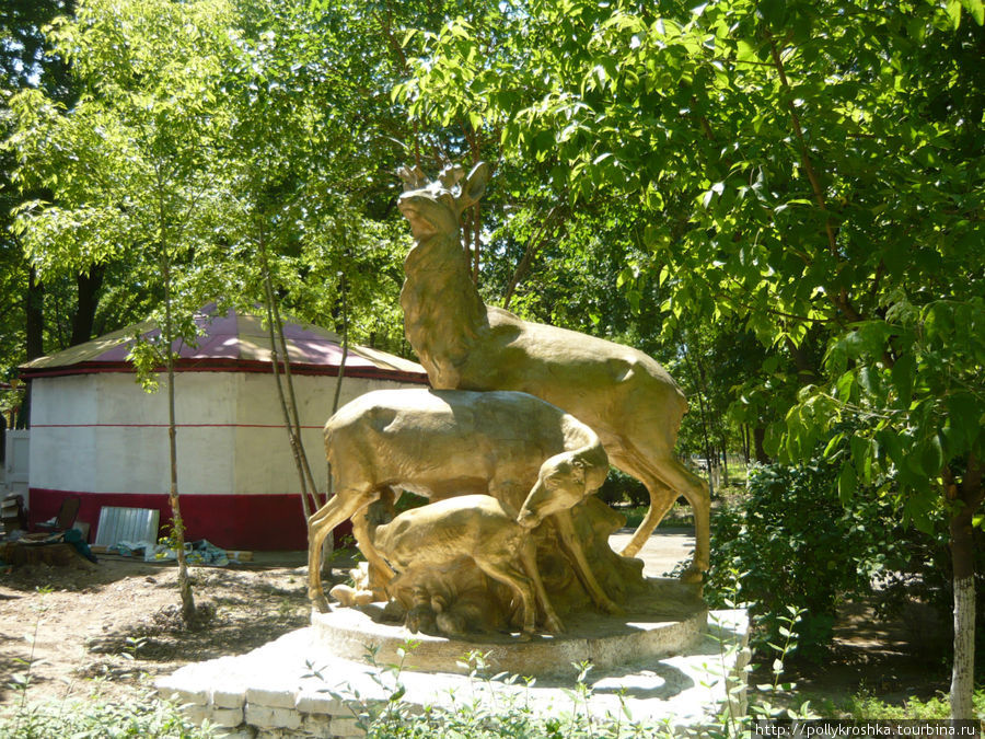 Олени в центральном парке Казахстан