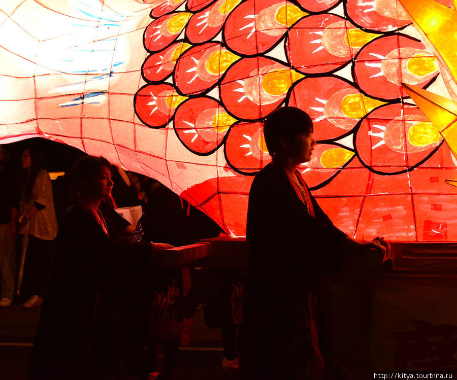 Коя-сан: праздник светящихся фигур Коя, Япония