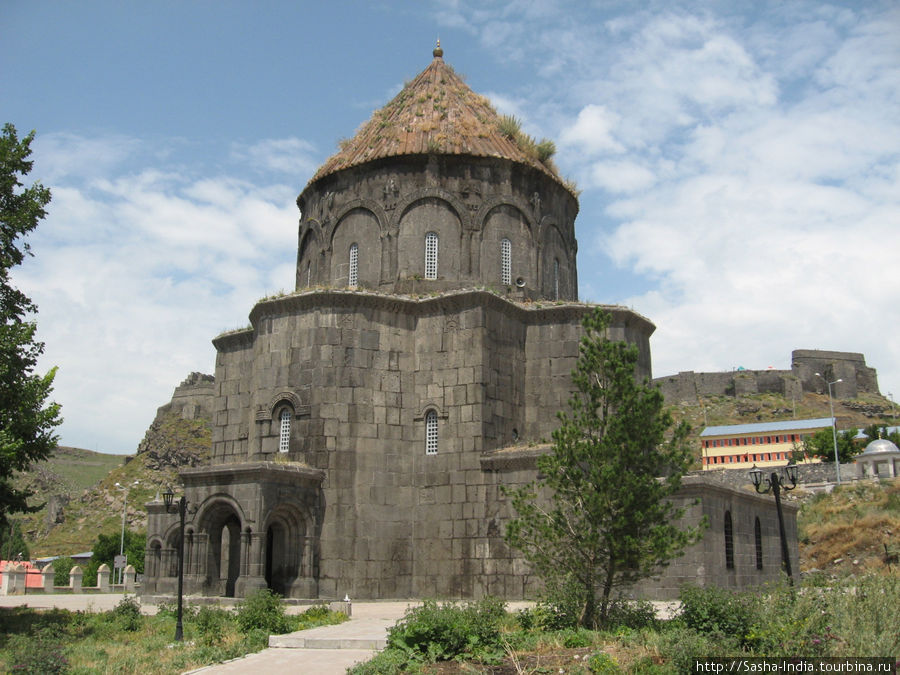 Изначально это была Армянская Церковь.  А сейчас здесь мечеть. Карс, Турция