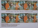 Везде висят плакаты с просьбой держаться от монахов на почтительном растоянии