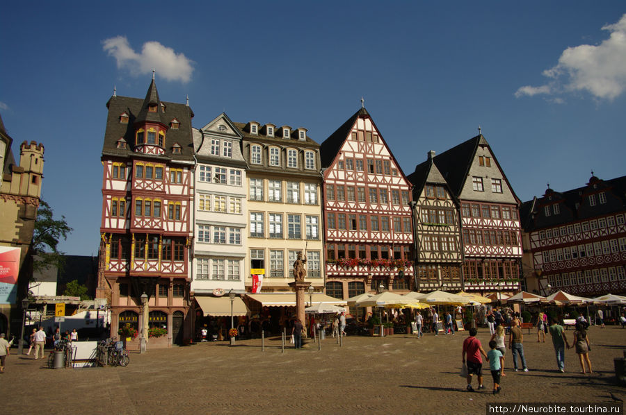 Средневековые фахверковые дома на площади Рёмберг Франкфурт-на-Майне, Германия