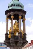 Магдебургский всадник — бронзовая копия одной из первых отдельно стоящих скульптур по северную сторону Альп. Скульптура, созданная в 1240 году, представляет по всей вероятности императора Оттона I.