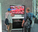 3D-телевизор с двумя парами очков, по которому крутят моменты прошедшего в ЮАР чемпионата мира.
