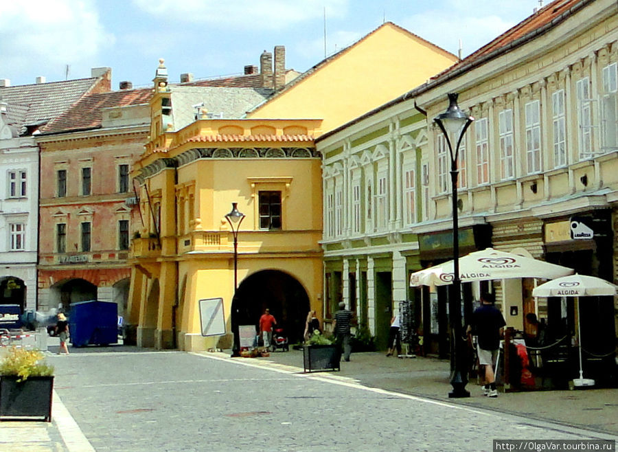 Дом «У Золотой грозди» (желтого цвета) Мельник, Чехия