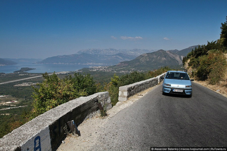 Куда интереснее просто смотреть вокруг — быть может, там найдется еще не загаженое туристами место. Черногория