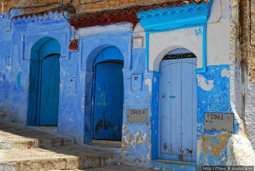 Двери на разном уровне Шефшауэн, Марокко