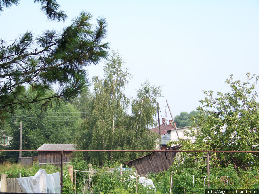 Пейзаж с покосившимися сараями Пошехонье, Россия