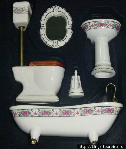 Комплект сантехники для кукольной ванны — из керамики с росписью.