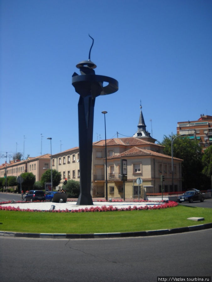 Один из памятников Алькала-де-Энарес, Испания