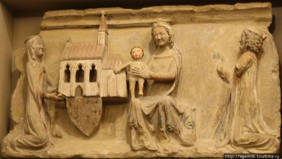 Барельеф с изображением жертвователя на храм Мюнхен, Германия