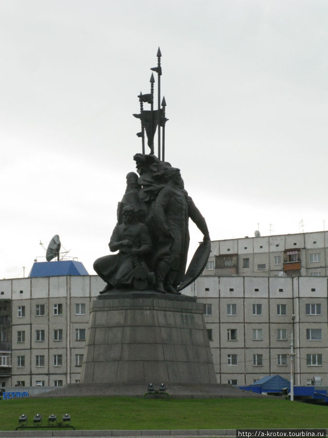 Памятник первопроходцам.
Сургуту более 400 лет (осн.1595), но с тех пор ничего тут не сохранилось Сургут, Россия