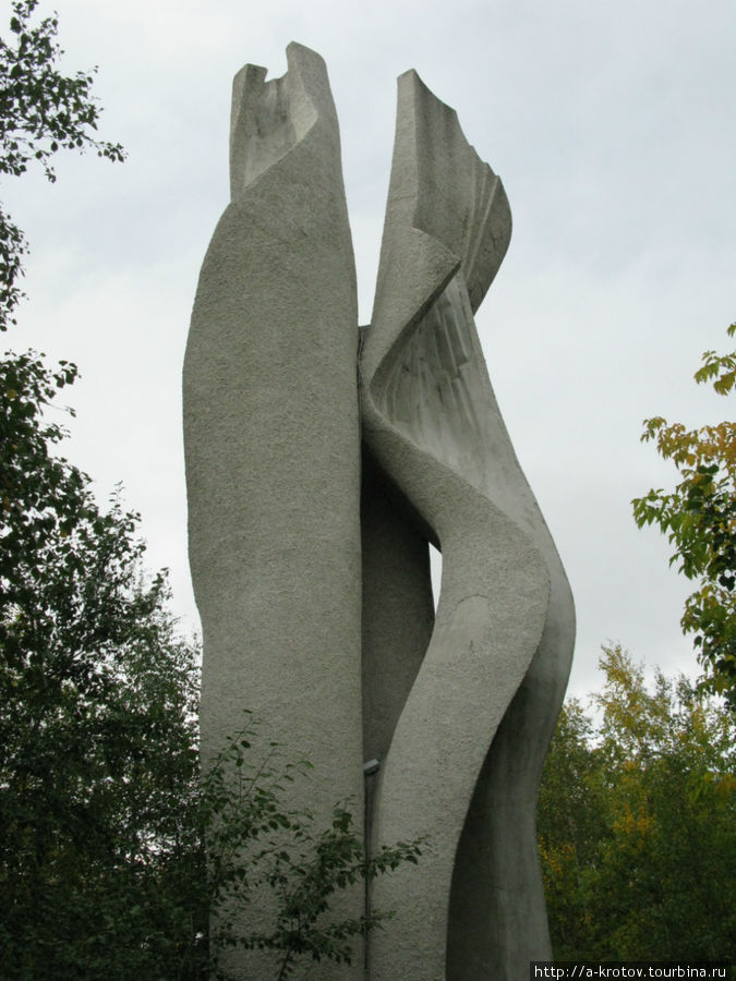 Странный монумент Сургут, Россия