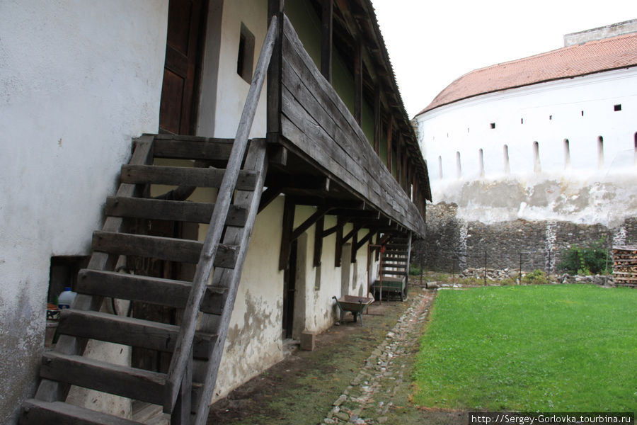 Защита веры, или церковь с крепостными стенами Брашов, Румыния
