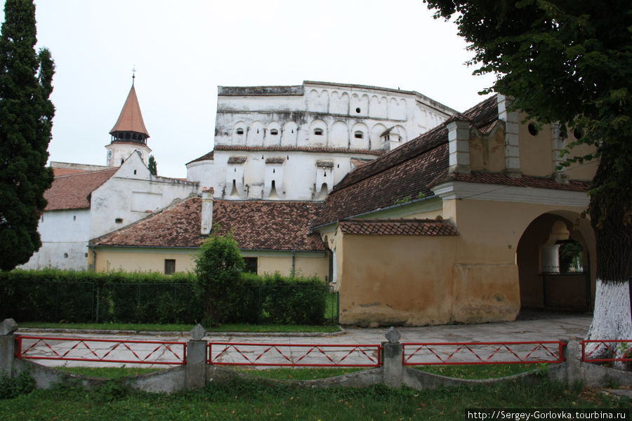 Защита веры, или церковь с крепостными стенами Брашов, Румыния