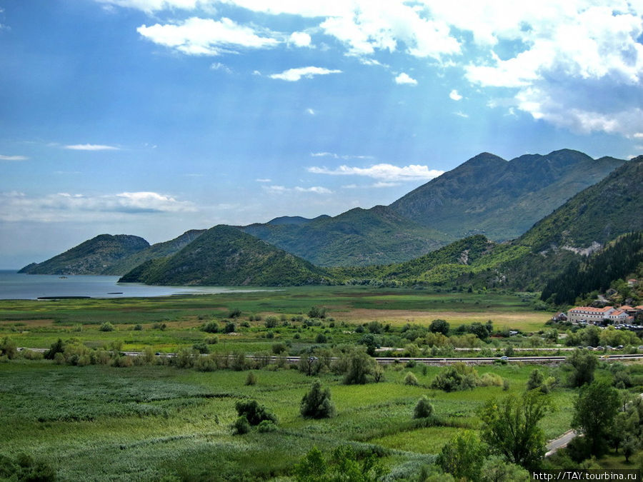 Хребет  Румия, Скадарское озеро с Цетинского пути Вирпазар, Черногория