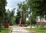 Памятник односельчанам, погибшим в войну.