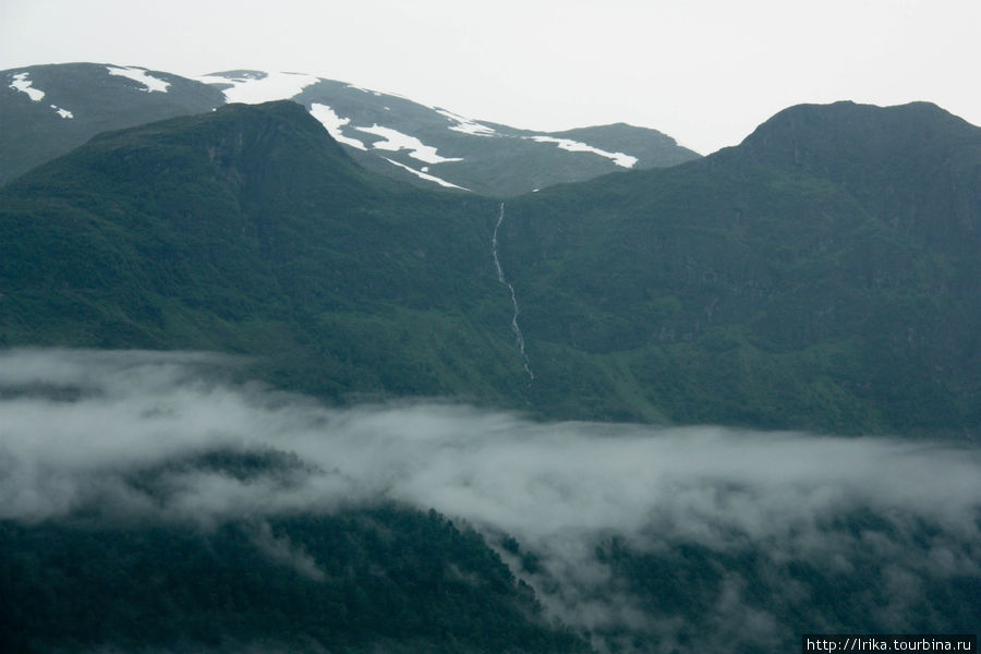 Гейрангерфьорд: солнечный и туманный Гейрангер - Гейрангерфьорд, Норвегия