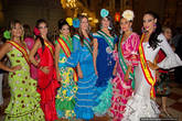 Дамы из свиты королевы красоты предыдущего праздника — ферии Малаги — победительницы местных конкурсов красоты различных группировок по интересам
