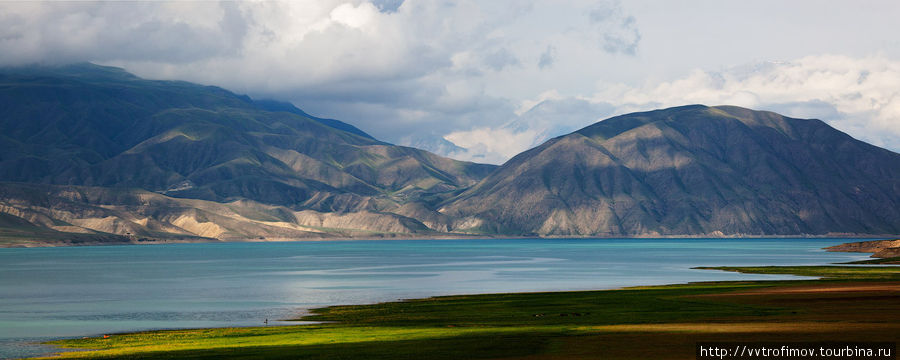 Панорама Токтогульского водохранилища с северо-восточной стороны Киргизия