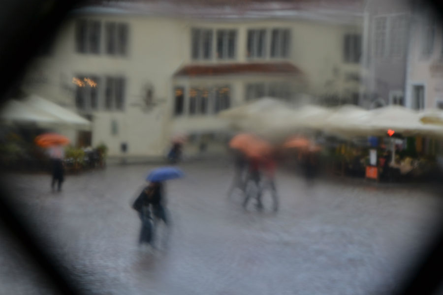прячемся от дождя в Ратуше Таллин, Эстония