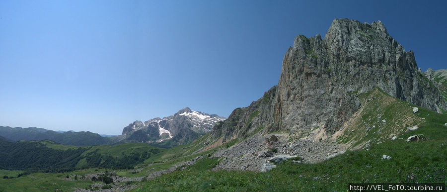 Вид с Гузериппльского перевала на Оштен и Фишт Адыгея, Россия