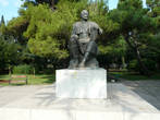 Памятник Петру II Негошу-великому черногорскому просветителю и поэту.