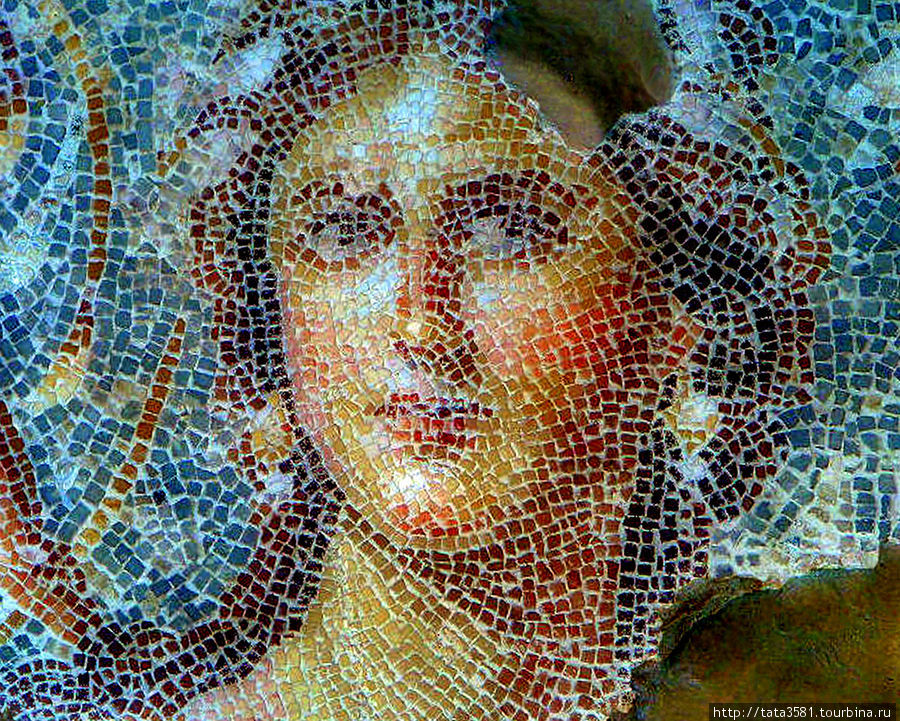 Главная достопримечательность — мозаика III в., прекрасная женщина —  апогей мозаичного искусства, получившая прозвище «Мона Лиза Галилеи» или «Венера из Ципори». Ципори, Израиль
