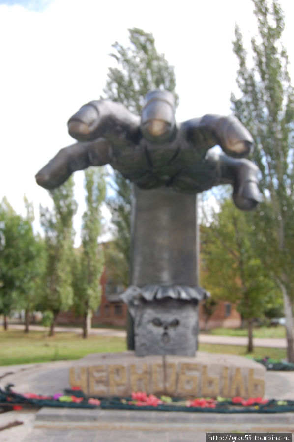 Памятник ликвидаторам ядерных катастроф Энгельс, Россия